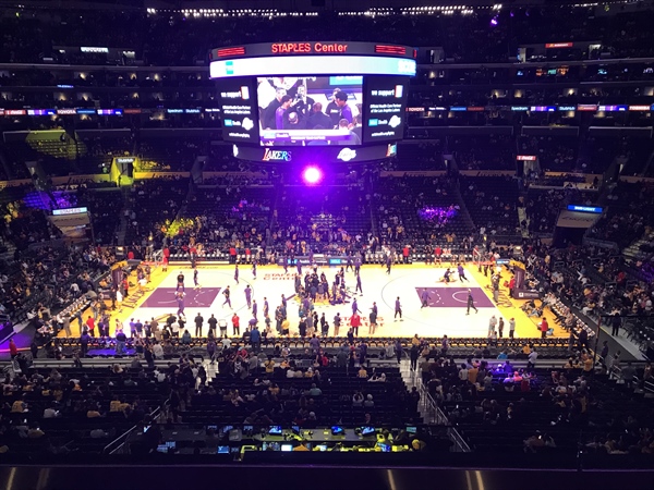 Clearflo Family Night at the Laker's Game Thanks to Our Great Clients!